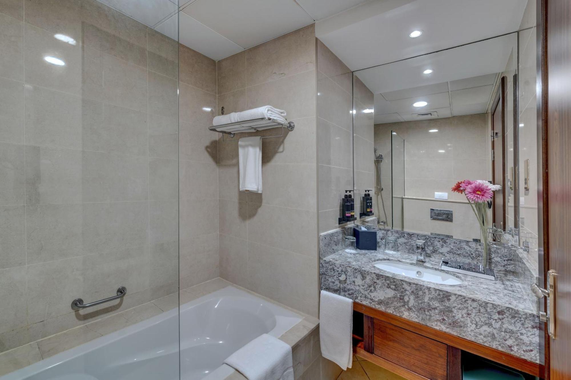 Suha Park Hotel Apartments, Waterfront Jaddaf Dubai Room photo